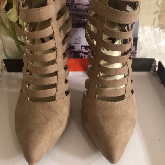 Heels - Picture 2 of 8